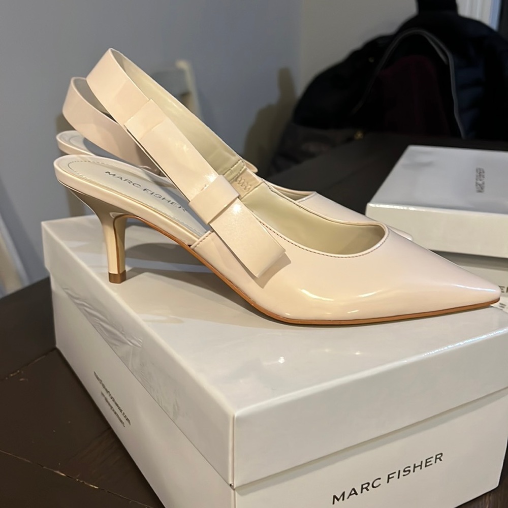 Kitten heel sling back